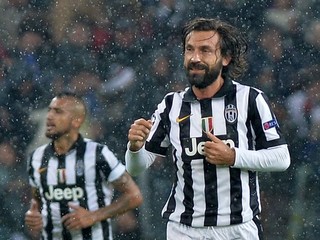 Andrea Pirlo (vpravo).