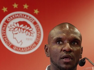 Eric Abidal v auguste po príchode do Olympiakosu Pireus.