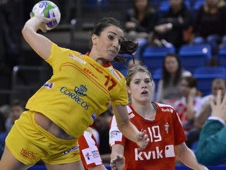 Španielka Elisabeth Pinedová pri streleckom pokuse.