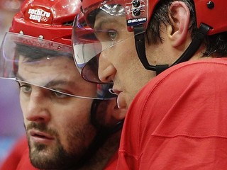 Ruskí hokejisti Alexander Ovečkin (vpravo) a Alexander Radulov.
