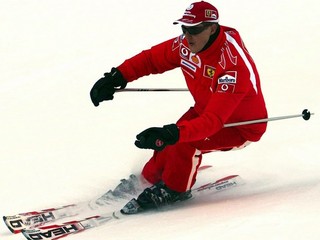 Od vážneho zranenia Michaela Schumachera na lyžovačke v Alpách uplynul rok.