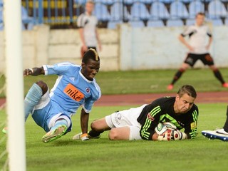 Na snímke vľavo Mamadou Bagayoko.