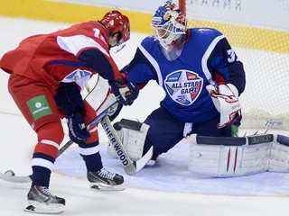 Aj Cheechoo, Wolski, Hersley či Kovář si zahrajú zápas hviezd KHL