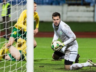 Martin Krnáč počas zápasu na ihrisku Slovana Bratislava.
