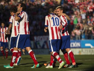 Útočník Atlética Madrid Antoine Griezmann (vpravo) strelil Levante dva góly.