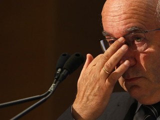Carlo Tavecchio si myslí, že zníženie počtu tímov v dvoch najvyšších súťažiach pomôže atraktivite futbalu v krajine.