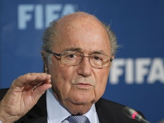 Sepp Blatter je prezidentom FIFA štvrté funkčné obdobie. A kandidovať bude znovu.