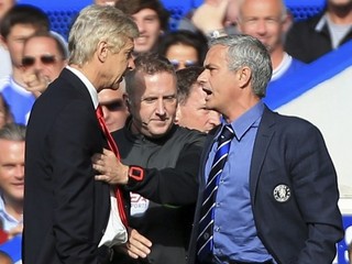 Pamätný stret Arsena Wengera (vľavo) a Josého Mourinha.