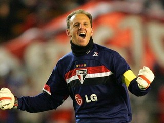 Brankár - kanonier Rogério Ceni.