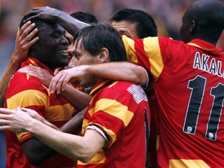 Hráči RC Lens na archívnej snímke.