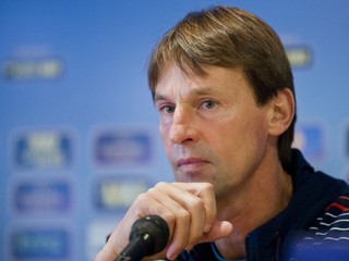 Tlačová konferencia ŠK Slovan Bratislava pred zápasom 2. kola EL proti Neapolu. Na snímke ešte tréner František Straka.