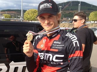 Peter Velits v tejto sezóne získal tretí titul majstra sveta v tímovej časovke a obhájil titul majstra SR v časovke. Na Tour de France obsadil celkovo na 27. priečke.⋌ FOTO – FACEBOOK P. VELITSA