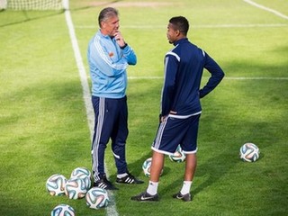 Tréner Slovana Chovanec sa teší z víťazstva.