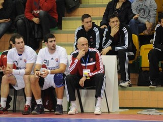 Heister v strede.
