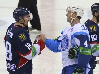 Slovan Bratislava vlani hral v Pohári nádeje proti Minsku. Na snímke Miroslav Šatan (vľavo) a Richard Lintner.