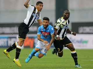 Insigne(v strede) patrí medzi esá Neapola.