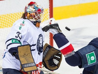 Barry Brust na ľade Slovana Bratislava.