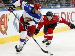 Danis Zaripov (vľavo) v reprezentačnom drese.
