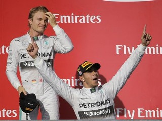 Hamilton oslavuje víťazstvo na VC USA.