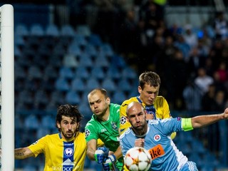 Proti Borisovu hral Róbert Vittek s kapitánskou páskou. Dlhé týždneaž do zápasu na Sparte nehral.