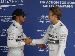 Lewis Hamilton (vľavo) a Nico Rosberg.