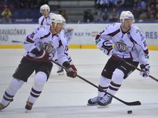 Marcel Hossa (vľavo) v drese Dinama Riga.
