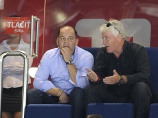 Vľavo generálny manažér HC Slovan Maroš Krajči a vpravo hokejový tréner Miloš Říha v zápase KHL medzi HC Slovan Bratislava a CSKA Moskva v Bratislave 20. septembra.