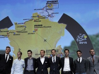 Cyklistické hviezdy pri predstavení ďalšieho ročníka Tour de France.