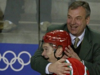 Krikunov viedol Bielorusku aj na OH v Salt Lake City 2002. Záber pochádza zo štvrťfinálového zápasu proti Švédsku.