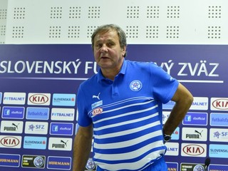 Ján Kozák počas  tlačovej konferencie pred kvalifikačným stretnutím ME v Macedónsku.