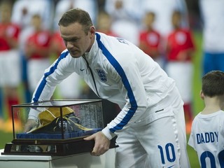 Na Wayna Rooneyho čakala pred zápasom oslava.