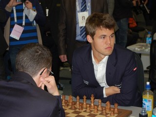 Nór Magnus Carlsen.