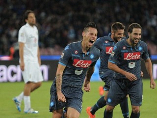 V Serii A bude hrať zrejme menej zahraničných futbalistov. Na snímke kapitán Neapola Marek Hamšík.