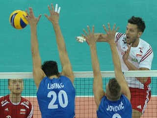 Záber z otváracieho zápasu šampionátu medzi Poľskom a Srbskom.