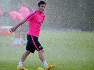 Messi, Iniesta aj Vermaelen opäť trénujú