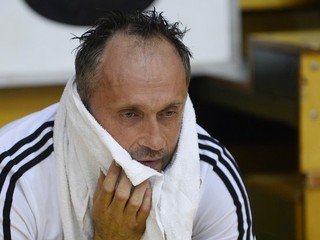 Dušan Poloz po zápase v 2. kvalifikačnej skupine o postup ME 2014 medzi Slovenskom a Francúzskom 11. júna 2014 v Šali. Slovenské hádzanárky sa po dlhých 19 rokoch predstavia opäť na vrcholnom podujatí.