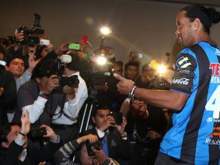 Ronaldinho sa upísal Mexičanom.