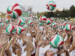 Poľskí volejbaloví fanúšikovia.