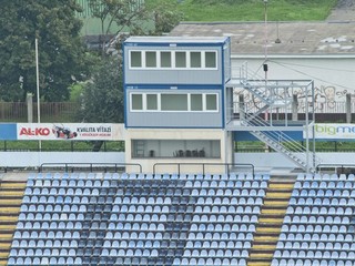 Štadión na Pasienkoch s dodatočnými úpravami týkajúcimi sa zariadení pre médiá. Ide o kamerové platformy potrebné pre vysielanie priamych televíznych prenosov a takisto aj navýšenie komentátorských pozícií.