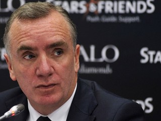 Ian Ayre na stredajšej tlačovke.