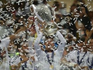 Real výborne zarába, ale i tak žije na dlh.