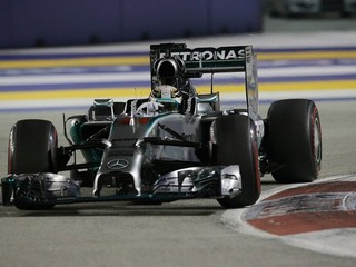 Lewis Hamilton počas VC Singapuru.