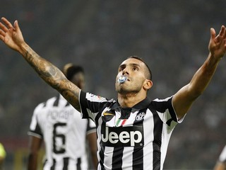 Carlos Tévez opäť oslavoval s cumlíkom.