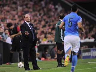 Tréner Rafael Benitez nie je v Neapole v jednoduchej situácii.