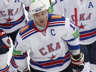 Hokejista Iľja Kovaľčuk z NHL ušiel do Petrohradu.