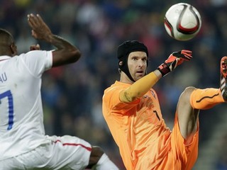 Petr Čech v prípravnom zápase proti USA.