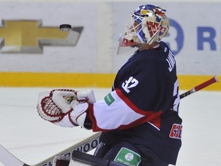 V bránke Slovana opäť dostal prednosť Jaroslav Janus. V polovici zápasu ho vystriedal Backlund.