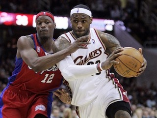 LeBron James si opäť zahrá NBA v bielom drese Clevelandu.