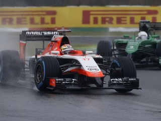 Jules Bianchi jazdí vo formule 1 druhú sezónu v tíme Marussia. Po nehode na Veľkej cene Japonska je v nemocnici v kritickom stave.