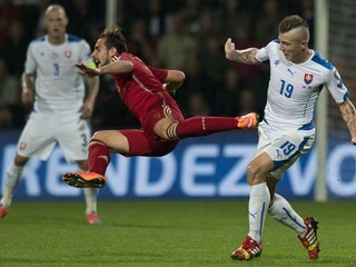 Vpravo Juraj Kucka, vľavo v pozadí Martin Škrtel a uprostred Paco Alcácer.